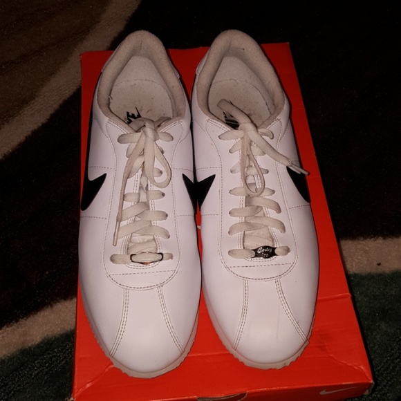 Nike - Picture 3 of 4